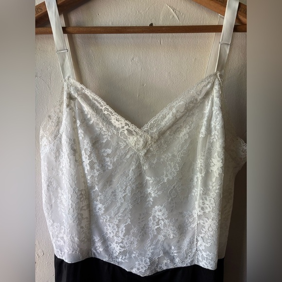 Vintage y2k black and white slip with lace details - Picture 5 of 9
